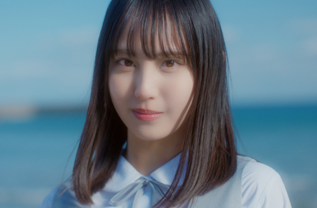 松尾桜が口を閉じている画像
